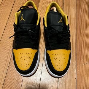 Jordan Air Jordan 1 Low Black Yellow Ochre 553558-072 Men's Athletic Sneakers